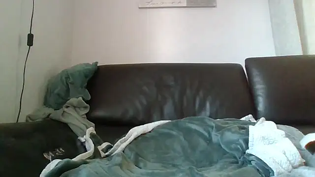 Snapshot of Au_plaisir_des_femmes chatting on 10/21/25, 06:47 Au plaisir des femmes online show from 10/21/25, 06:47