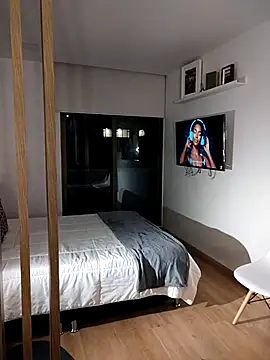 Snapshot of Charlotte_Bayron chatting on 10/31/25, 01:17 Charlotte Bayron online show from 10/31/25, 01:17