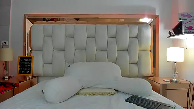 emilyparkerr01 online show from 02/04/25, 12:19