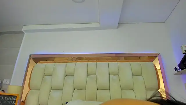 emilyparkerr01 online show from 02/21/25, 01:11