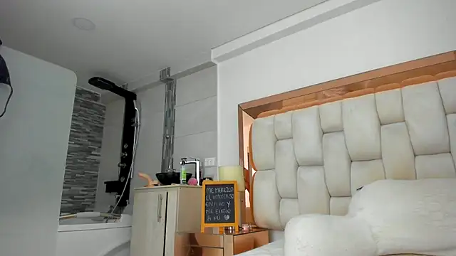 emilyparkerr01 online show from 03/01/25, 12:50
