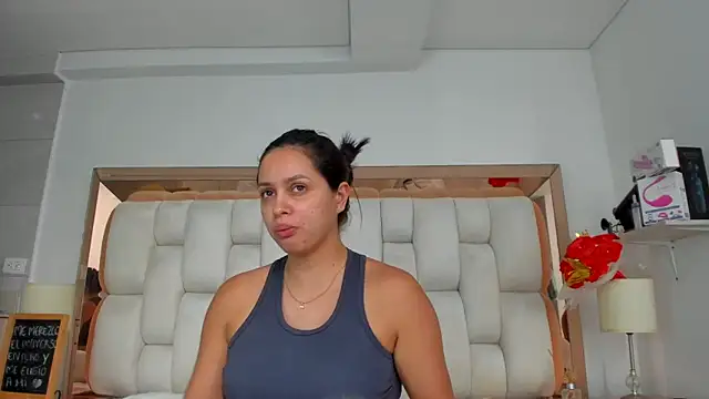 emilyparkerr01 online show from 09/10/25, 09:37