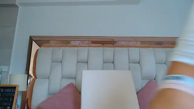 Snapshot of emilyparkerr01 chatting on 11/04/25, 09:14 emilyparkerr01 online show from 11/04/25, 09:14