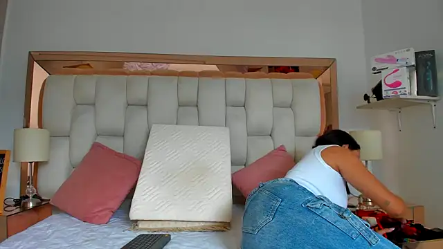 Snapshot of emilyparkerr01 chatting on 11/05/25, 09:48 emilyparkerr01 online show from 11/05/25, 09:48