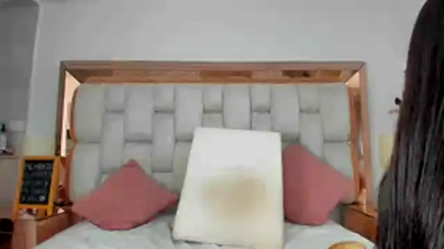 Snapshot of emilyparkerr01 chatting on 12/01/25, 10:37 emilyparkerr01 online show from 12/01/25, 10:37