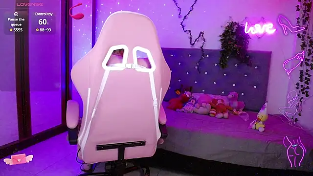 SexyLuna   online show from 12/04/24, 01:58