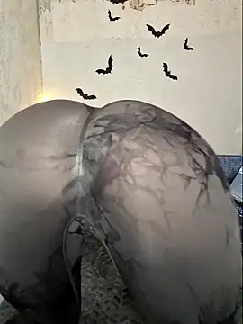 Snapshot of Erotic_Synth_Goddess chatting on 03/09/25, 05:49 Erotic Synth Goddess online show from 03/09/25, 05:49