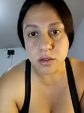 whitegirl0122 online show from 10/29/25, 08:21