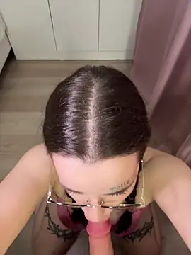 Snapshot of fuckdoll_18 chatting on 10/17/25, 08:39 fuckdoll 18 online show from 10/17/25, 08:39