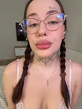 Snapshot of fuckdoll_18 chatting on 10/23/25, 09:08 fuckdoll 18 online show from 10/23/25, 09:08