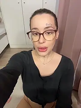 Snapshot of fuckdoll_18 chatting on 11/06/25, 09:10 fuckdoll 18 online show from 11/06/25, 09:10