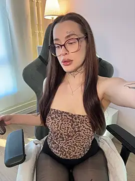 Snapshot of fuckdoll_18 chatting on 03/15/26, 02:01 fuckdoll 18 online show from 03/15/26, 02:01
