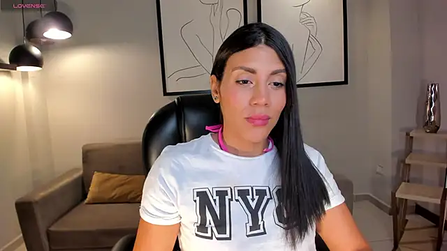 CharlotteCox  online show from 12/05/24, 11:05