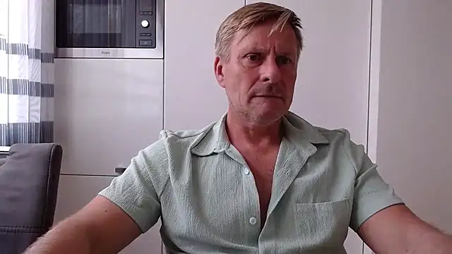 Snapshot of johnnym1 chatting on 10/24/25, 10:22 johnnym1 online show from 10/24/25, 10:22