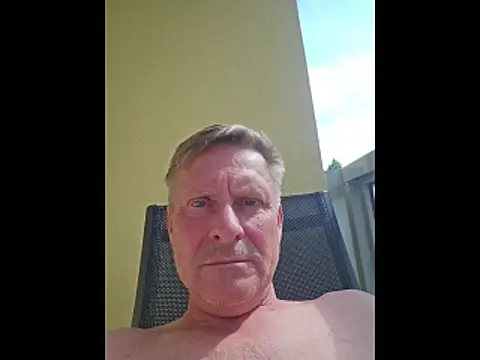 Snapshot of johnnym1 chatting on 06/16/26, 07:33 johnnym1 online show from 06/16/26, 07:33