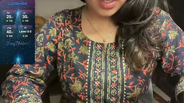 Snapshot of Spice-Summi chatting on 12/27/24, 02:43 Spice-Summi online show from 12/27/24, 02:43