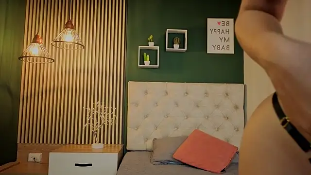 Snapshot of madison_little_ chatting on 09/14/25, 04:50 madison little  online show from 09/14/25, 04:50