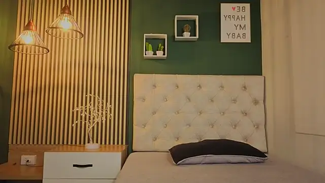 Snapshot of madison_little_ chatting on 10/23/25, 12:48 madison little  online show from 10/23/25, 12:48