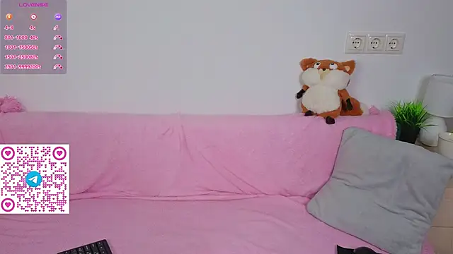 Kelly Hardy online show from 11/18/25, 01:11