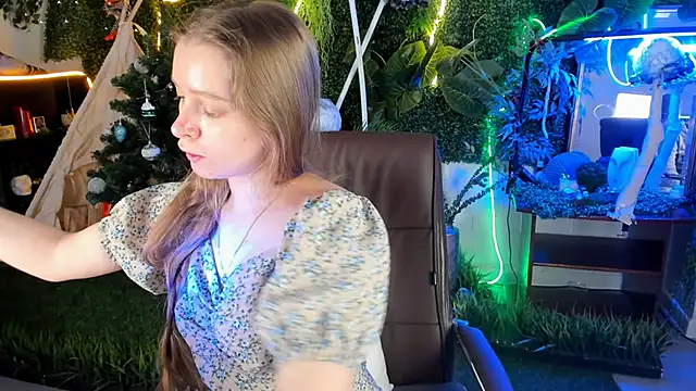 MayaSinabon online show from 12/18/24, 09:04