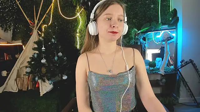 MayaSinabon online show from 12/24/24, 12:22