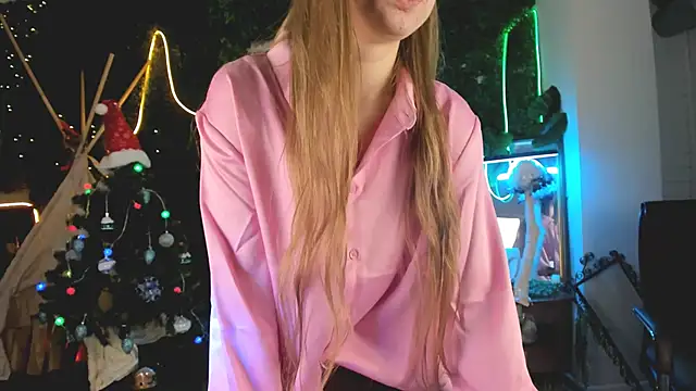 MayaSinabon online show from 12/25/24, 12:15