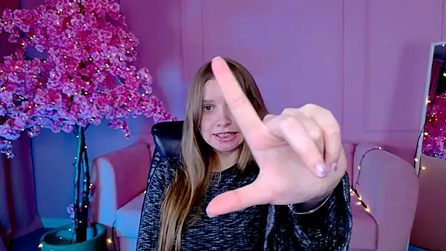 MayaSinabon online show from 02/25/25, 12:13