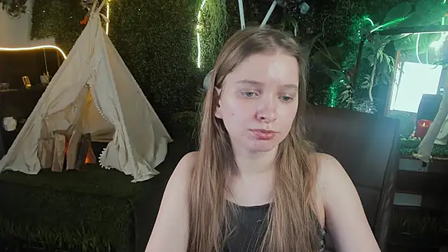 MayaSinabon online show from 03/21/25, 12:17