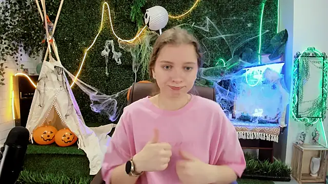 MayaSinabon online show from 10/22/25, 09:09