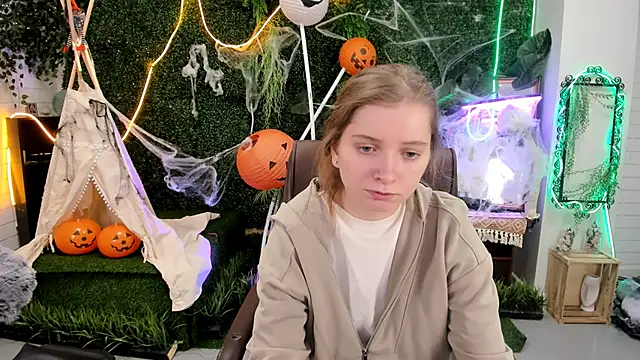 MayaSinabon online show from 10/29/25, 09:11