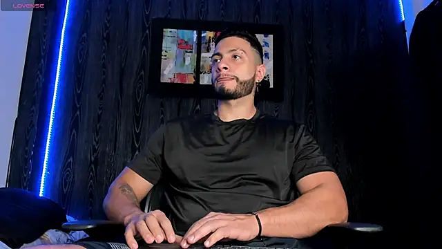 Snapshot of Mark_Buffet02 chatting on 01/08/25, 02:14 Mark Buffet02 online show from 01/08/25, 02:14