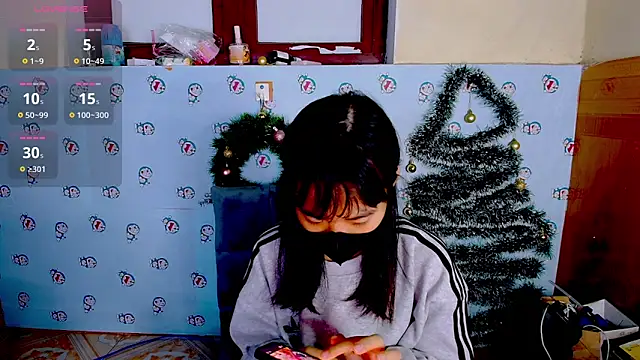Snapshot of __Saphia__ chatting on 12/13/24, 12:42 Saphia online show from 12/13/24, 12:42
