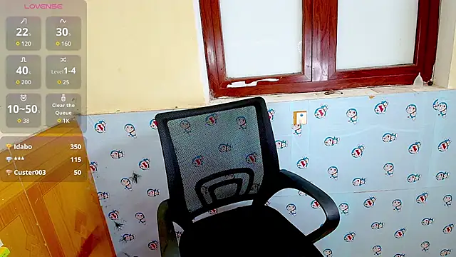 Snapshot of __Saphia__ chatting on 10/15/25, 03:28 Saphia online show from 10/15/25, 03:28