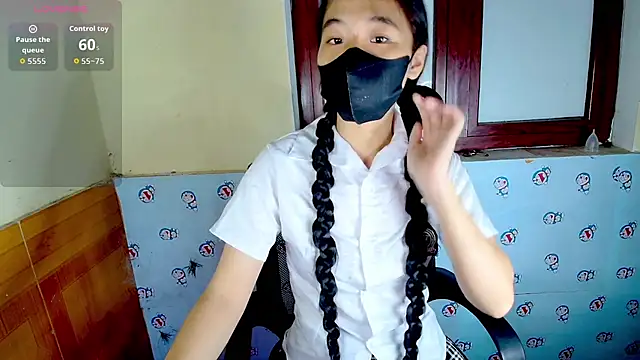 Snapshot of __Saphia__ chatting on 10/15/25, 03:34 Saphia online show from 10/15/25, 03:34