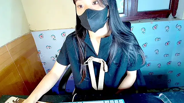 Snapshot of __Saphia__ chatting on 10/19/25, 02:40 Saphia online show from 10/19/25, 02:40