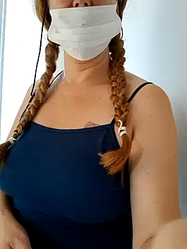 Snapshot of MILEIDE980 chatting on 09/17/25, 11:56 MILEIDE980 online show from 09/17/25, 11:56