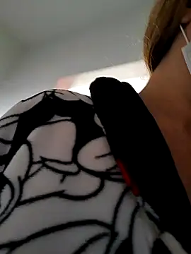 Snapshot of MILEIDE980 chatting on 09/25/25, 01:04 MILEIDE980 online show from 09/25/25, 01:04