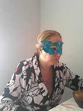 Snapshot of MILEIDE980 chatting on 09/26/25, 12:09 MILEIDE980 online show from 09/26/25, 12:09