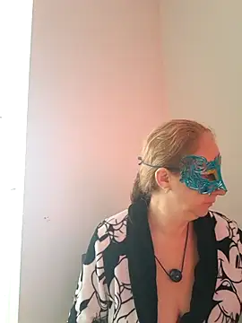 Snapshot of MILEIDE980 chatting on 09/29/25, 12:10 MILEIDE980 online show from 09/29/25, 12:10