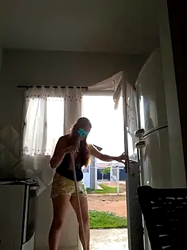 Snapshot of MILEIDE980 chatting on 10/07/25, 10:34 MILEIDE980 online show from 10/07/25, 10:34