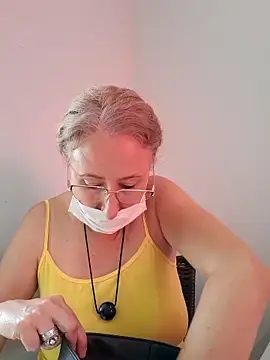 Snapshot of MILEIDE980 chatting on 10/27/25, 01:59 MILEIDE980 online show from 10/27/25, 01:59