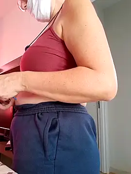 Snapshot of MILEIDE980 chatting on 10/28/25, 01:47 MILEIDE980 online show from 10/28/25, 01:47