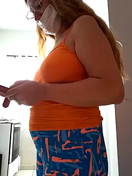 Snapshot of MILEIDE980 chatting on 11/06/25, 12:06 MILEIDE980 online show from 11/06/25, 12:06