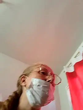 Snapshot of MILEIDE980 chatting on 11/07/25, 11:10 MILEIDE980 online show from 11/07/25, 11:10