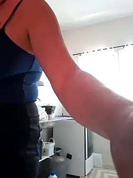 Snapshot of MILEIDE980 chatting on 11/12/25, 01:33 MILEIDE980 online show from 11/12/25, 01:33