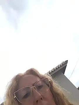 Snapshot of MILEIDE980 chatting on 11/14/25, 12:59 MILEIDE980 online show from 11/14/25, 12:59