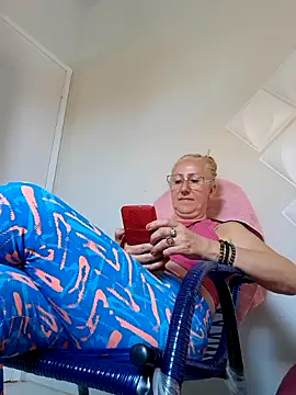 Snapshot of MILEIDE980 chatting on 12/04/25, 02:48 MILEIDE980 online show from 12/04/25, 02:48