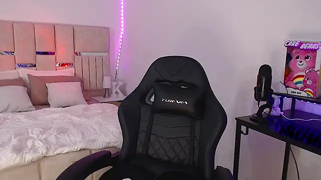 Snapshot of KimGeorgia_ chatting on 03/15/25, 12:47 KimGeorgia online show from 03/15/25, 12:47