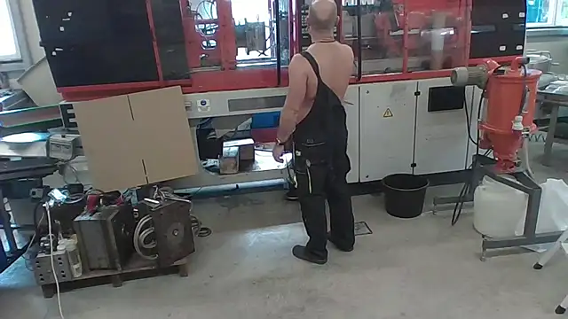 Snapshot of Boomerhun chatting on 10/17/25, 11:57 Boomerhun online show from 10/17/25, 11:57