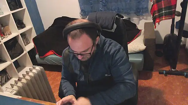 ravingr4d4 online show from 02/08/25, 10:19